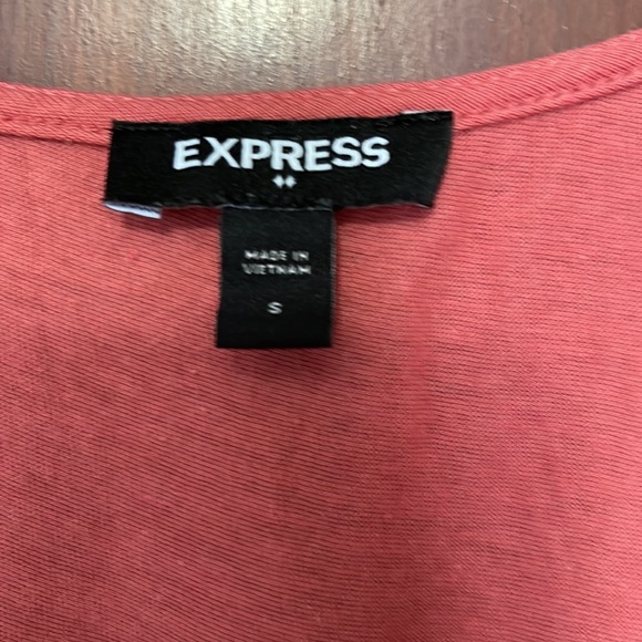 Express Peach Sleeveless Button V Neck Blouse Size Small - Picture 3 of 12